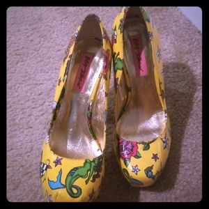 Betsy Johnson pumps, never been worn